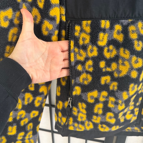 The North Face Denali 2 Women's Black and Yellow Leopard Print Jacket M - Picture 4 of 5